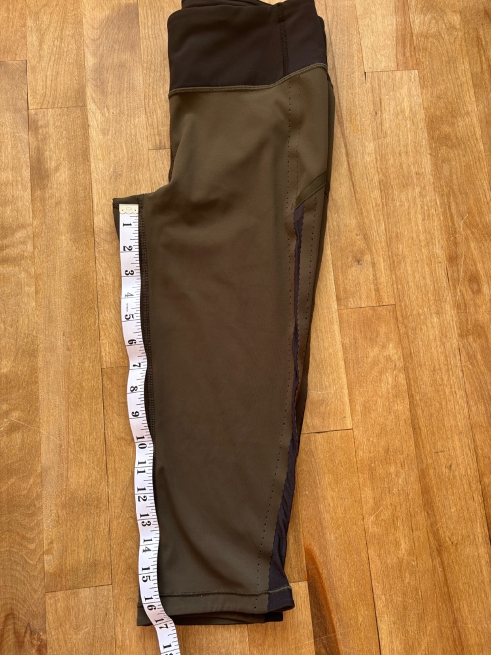 Lululemon athletica Olive Green & Black Cropped/ Capri Leggings - Picture 4 of 7